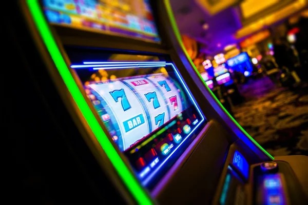 ori33 mobile interface showing bet placement and payout table ori33 mobile interface for Texas Hold'em Bonus betting
